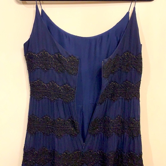 Carmen Marc Valvo Size 6 Black Lace and Navy Pleated Silk Cocktail Dress - Picture 16 of 16
